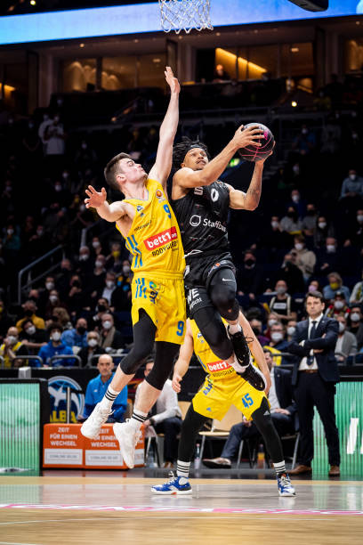 不少年轻球 不少年轻球