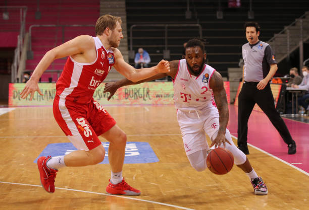 夏联-柯蒂斯-琼斯22+8 斯威德17+6 掘金大胜湖人